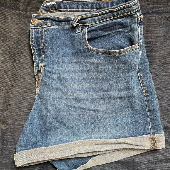 Boyfriend Jean cuffed shorts - Picture 1 of 3